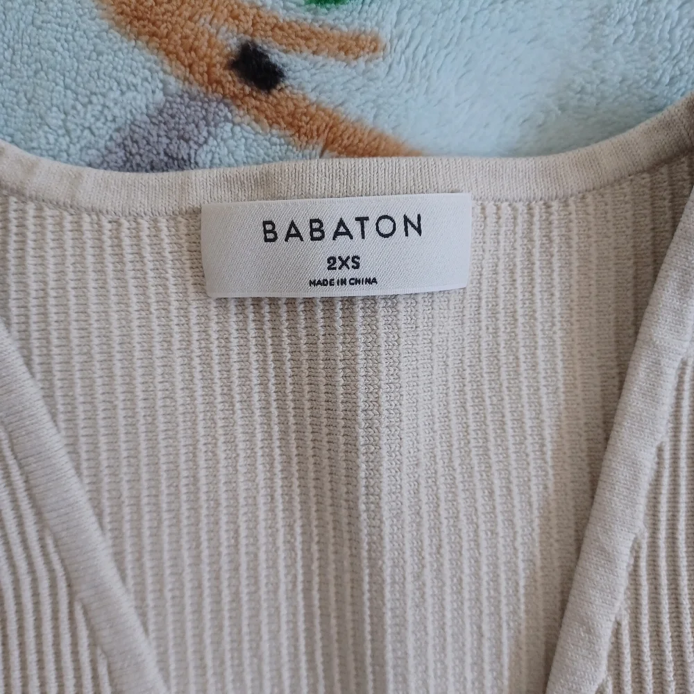 NWOT Aritzia Babaton Sculpt Knit Deep V Tank - Picture 8 of 12